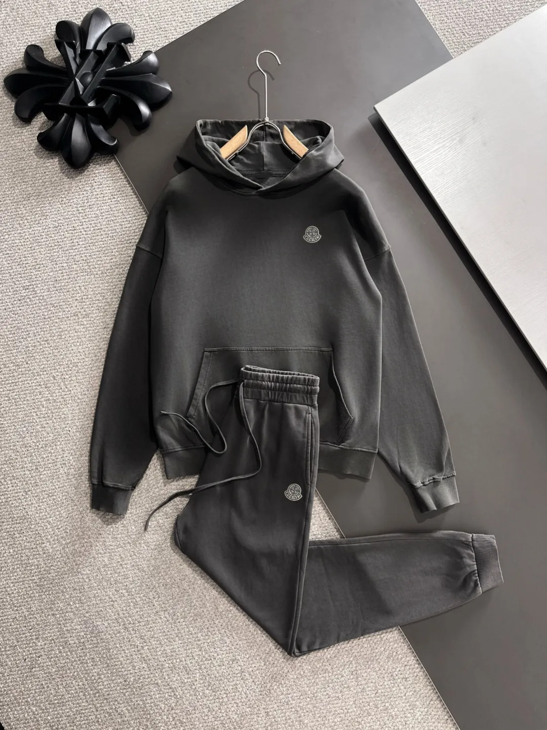 Next day shipping P720 Stone lsland/stone island high quality 2025 autumn and winter new casual heavy industry suit exclusively developed by yb! High quality production! The top version of the trading company channel order, external orders for imported custom fabrics, high breathability and comfort, impeccable details, absolutely worth buying! This type of suit is also a must-have for lazy people. You don’t have to think about how to match it, you can just get it in one set! Brand element design concept, delicate and soft feel! It presents a casual cut and the upper body shape is great! On sale simultaneously on the official website! From a high-end men's positioning brand, the low-key luxury taste is irresistible! Exquisite workmanship and impeccable quality! The overall style is simple, fashionable and timeless, fully meeting the requirements of stylish and tasteful dressing! Sizes: S to XXL (or state your height and weight when placing an order)
